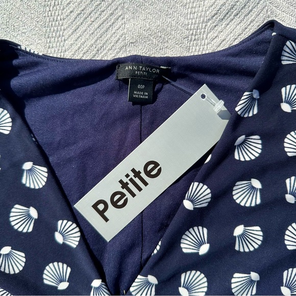 Ann Taylor petite seashell cap sleeve wrap dress - Picture 3 of 7